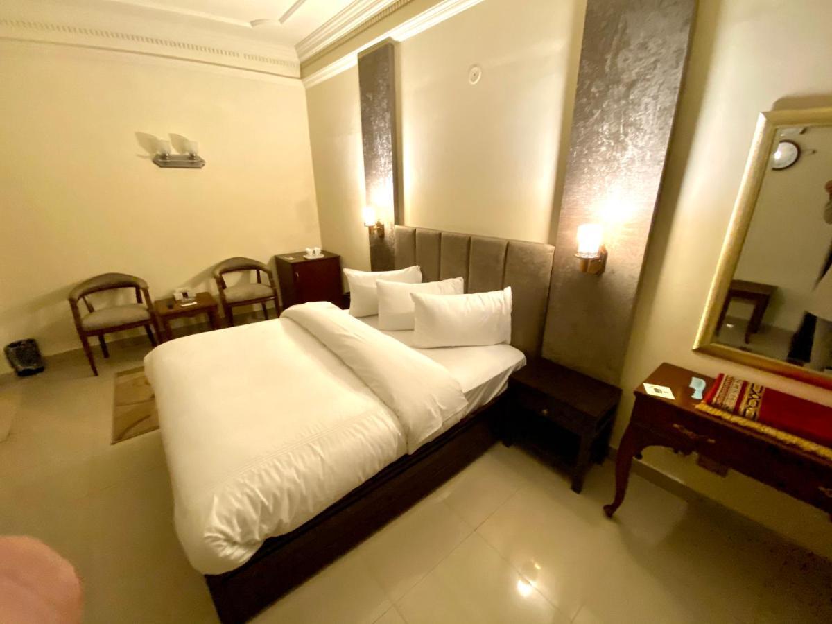 Shelton'S Rezidor House Hotell Peshawar Eksteriør bilde